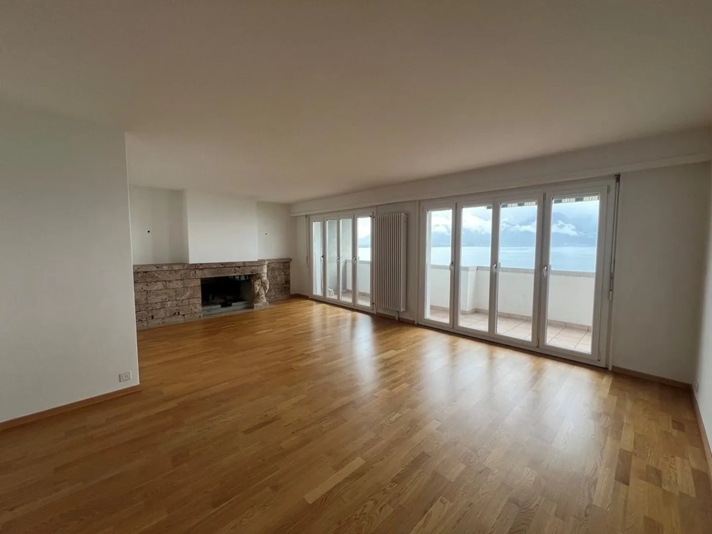 Wunderschöne Wohnung mit atemberaubendem Blick - Foto 3 von 12