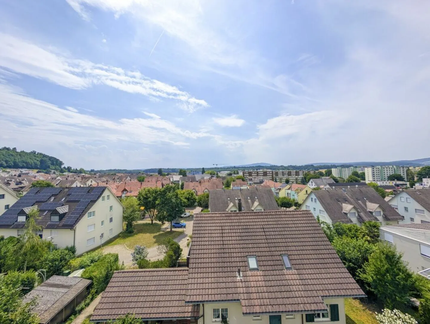 Spacious Living with a View over Bachenbülach - Photo 10 of 13
