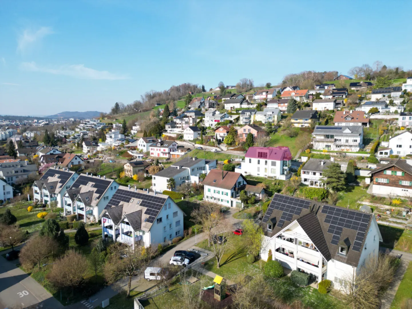 Spacious Living with a View over Bachenbülach - Photo 13 of 13