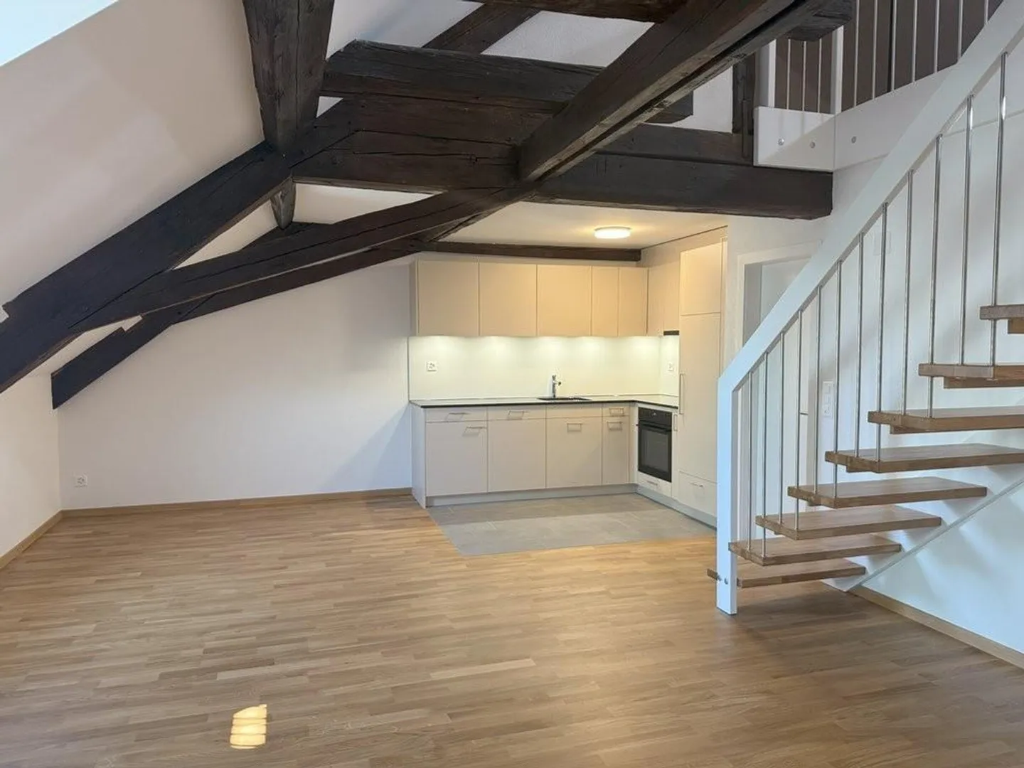 Your new gallery apartment near the main train station! - Photo 2 of 10