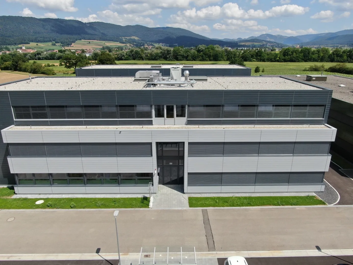 Sales/Office Space of 682 m2 for Rent - Photo 2 of 8