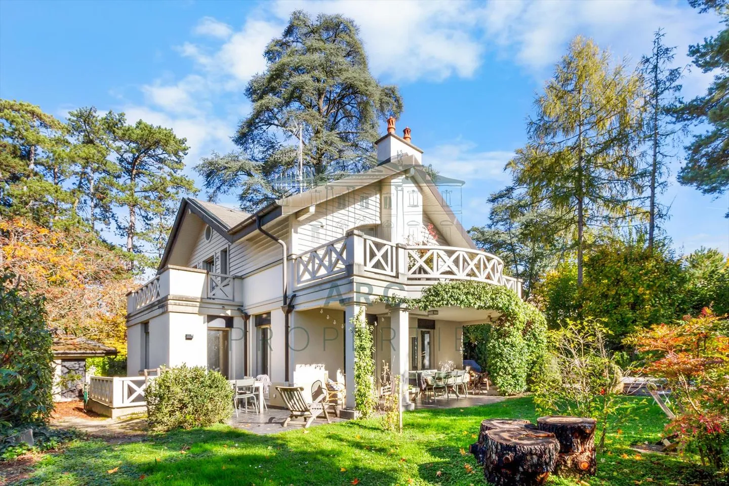 VÉSENAZ - VILLA INDIVIDUELLE AVEC PISCINE - Photo 1 sur 2