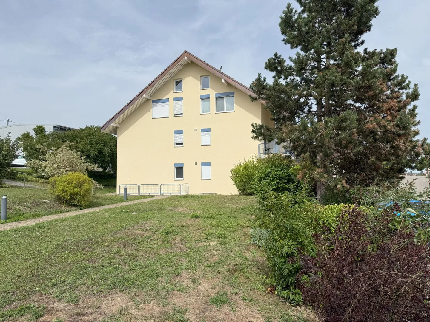 Appartamento attico di 5,5 stanze con 139 m2 di superficie abitabile netta, molta luce solare e vista panoramica attraente - Foto 1 di 21