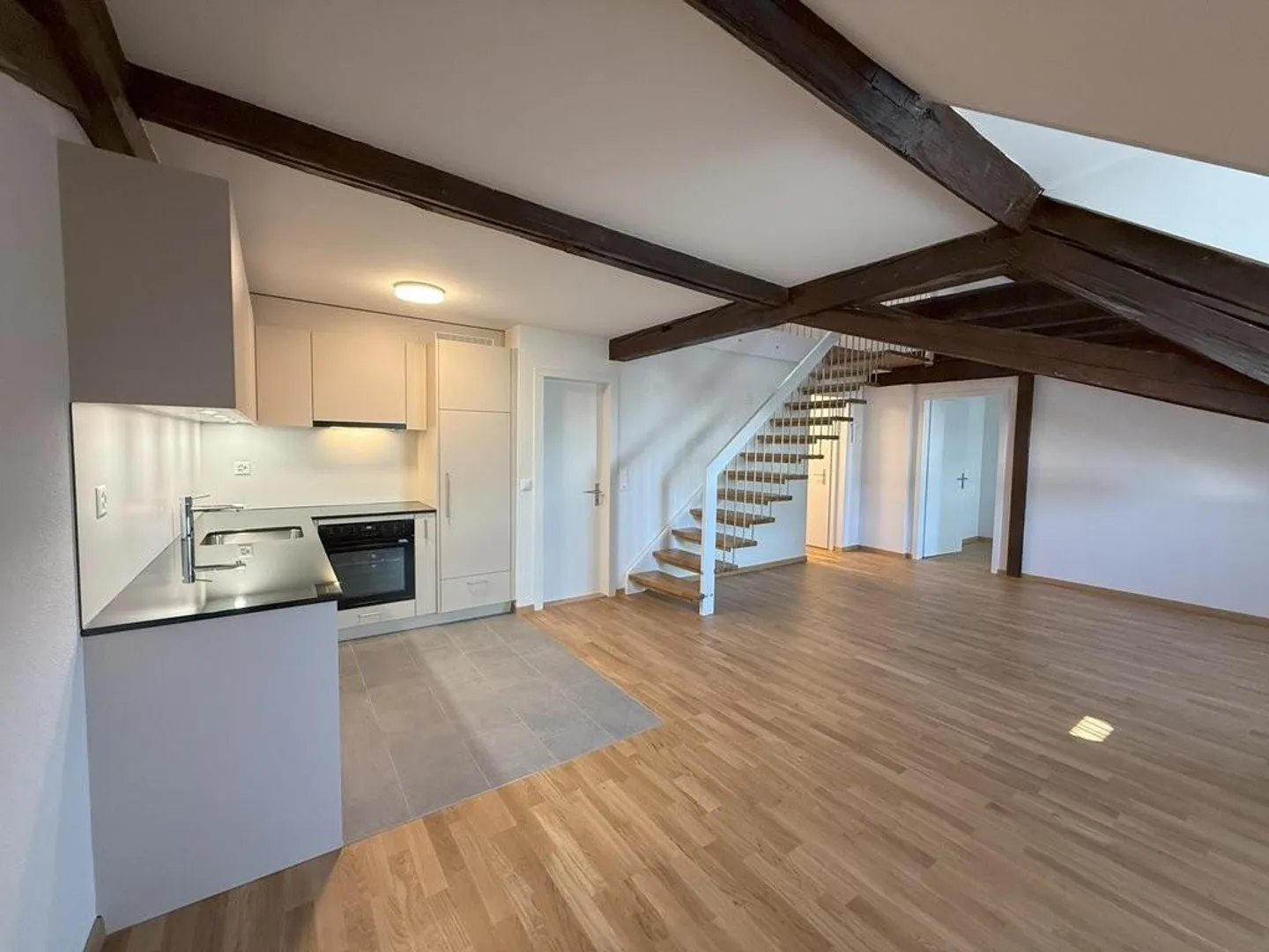 Your new gallery apartment near the main train station! - Photo 3 of 10