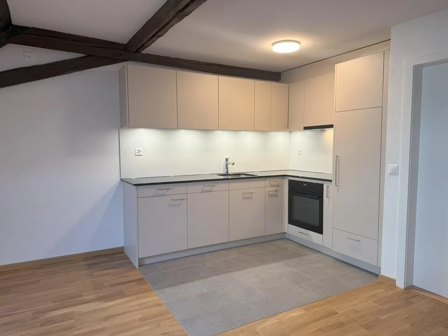 Your new gallery apartment near the main train station! - Photo 5 of 10