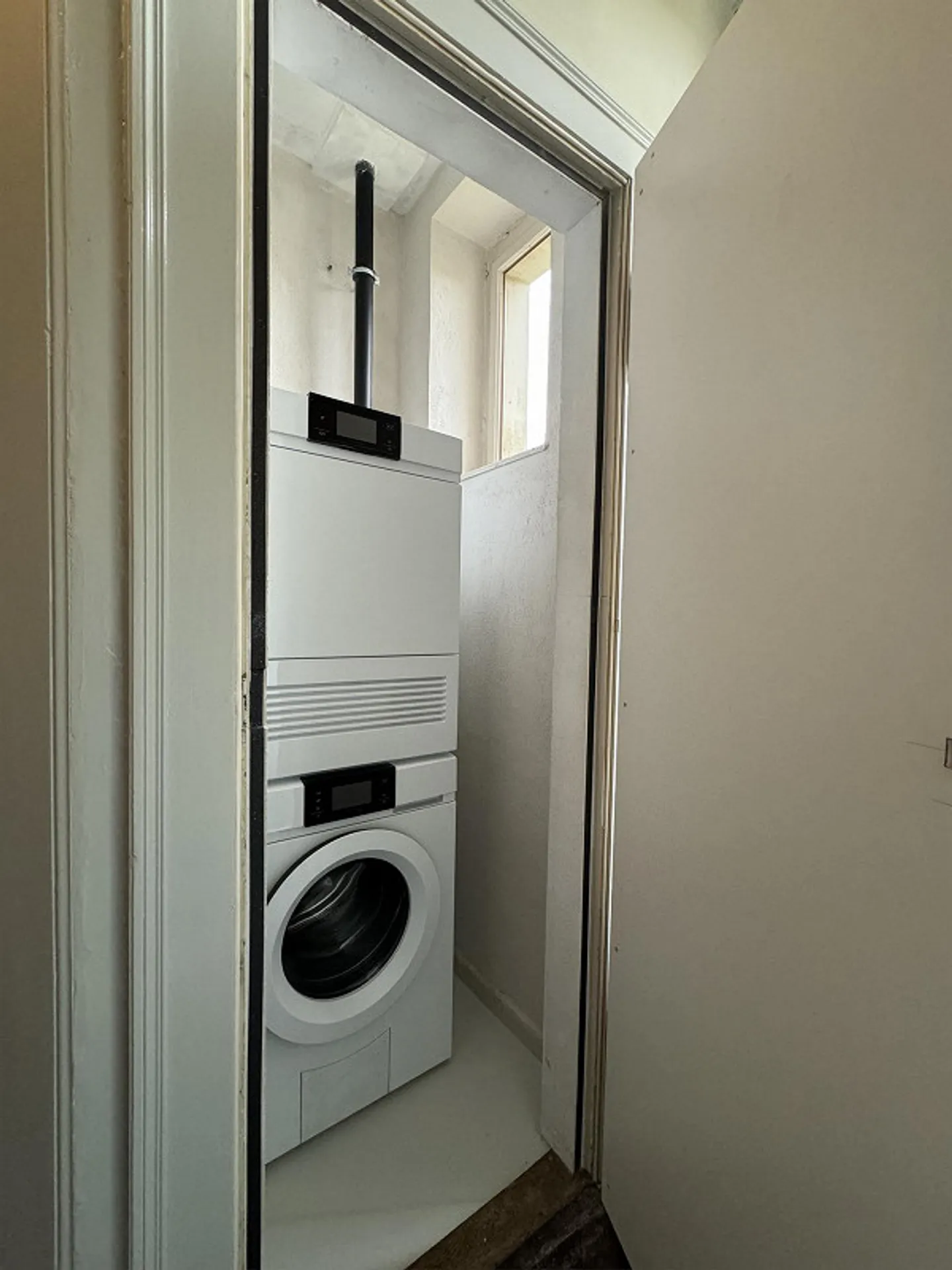 Basel - Gundeldingen. Old Building Apartment 86 m2 in Monument - Photo 12 of 13