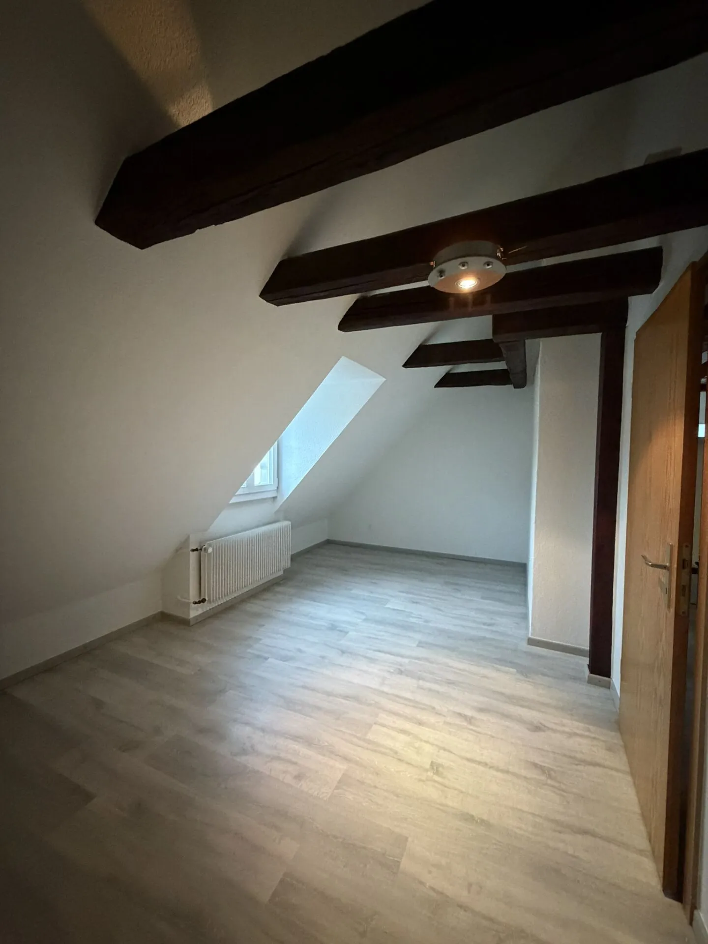 Le Locle, bel appartamento ristrutturato di 2,5 locali - Foto 3 di 4