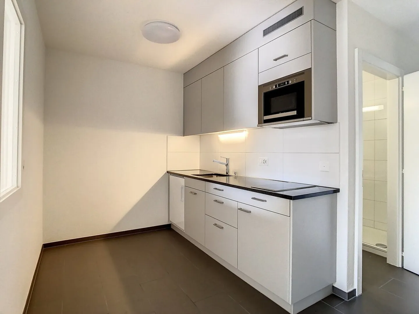 FULLY RENOVATED STUDIO IN 2023 - Photo 1 of 6