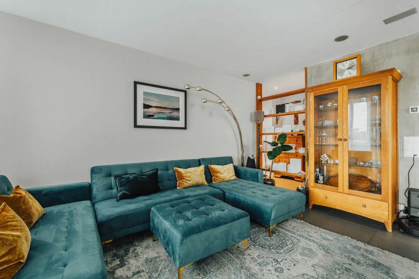 Exclusive 6.5-Room Terrace Apartment with Alpine View - Photo 10 of 21