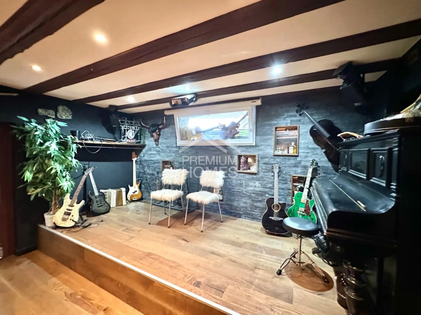 Mixed-use building for sale - Photo 7 of 13