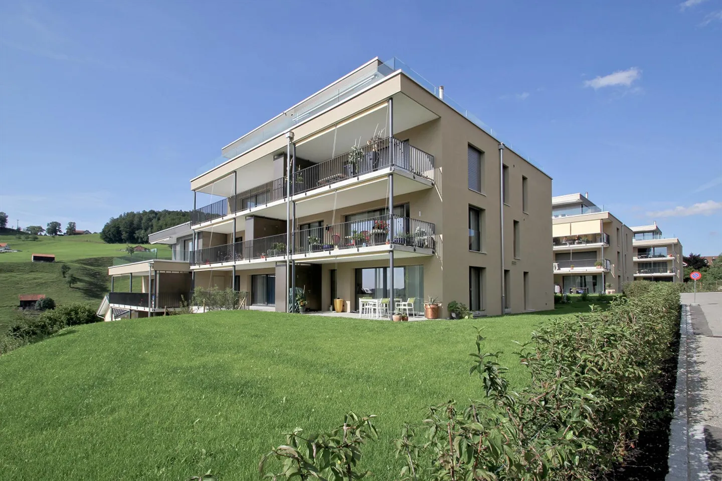 Einstellplätze Verfügbar - Foto 2 von 3