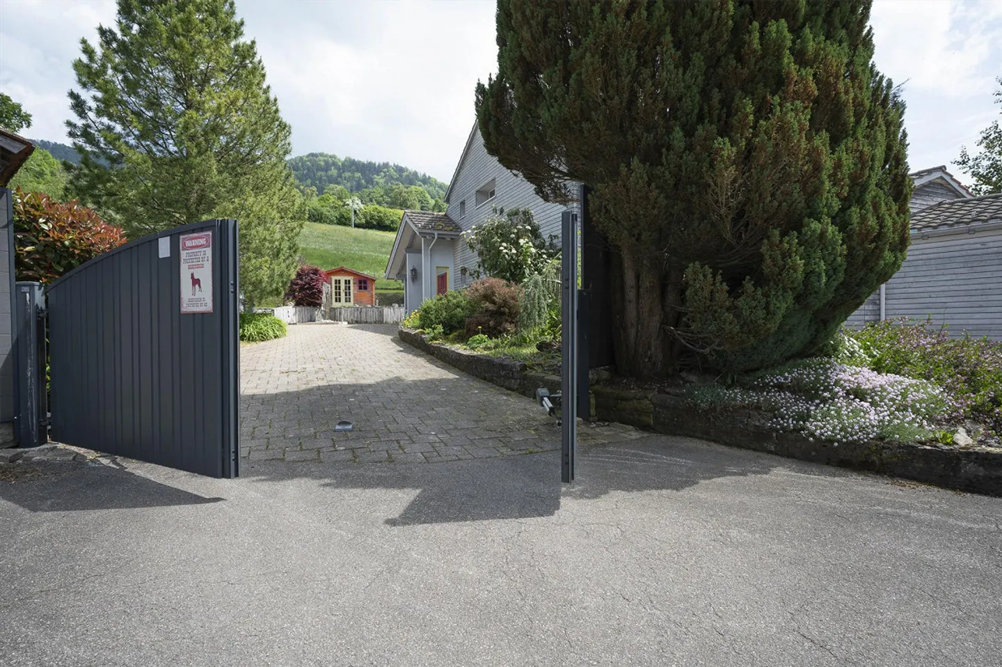 Country House Idyl with 3,874 m² of Land, Large Natural Pond and Alpine View - Photo 6 of 25