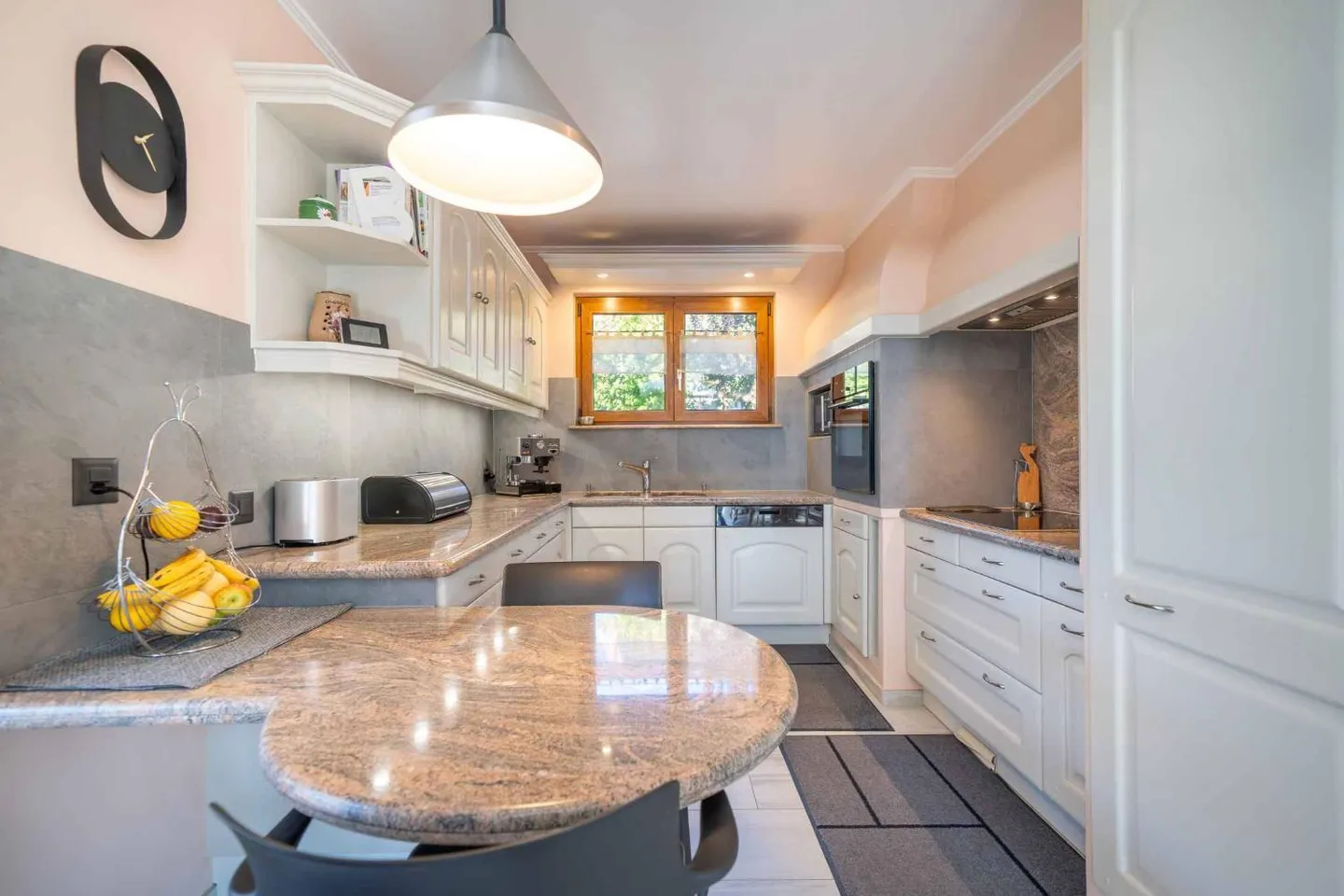 Magnifica villa singola con 6,5 camere, terrazze e giardino - Foto 4 di 12