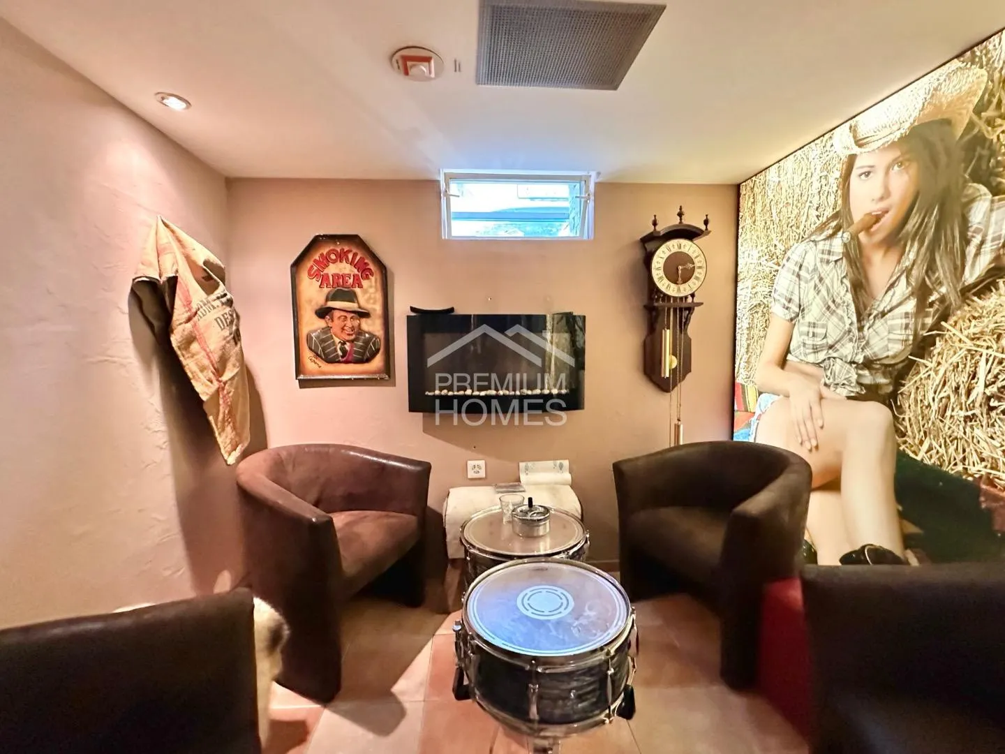 Mixed-use building for sale - Photo 9 of 13