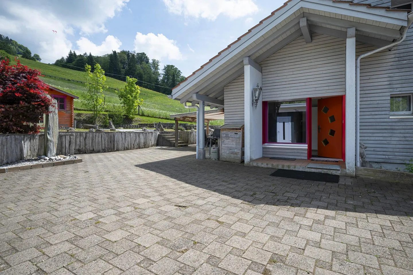 Country House Idyl with 3,874 m² of Land, Large Natural Pond and Alpine View - Photo 9 of 25