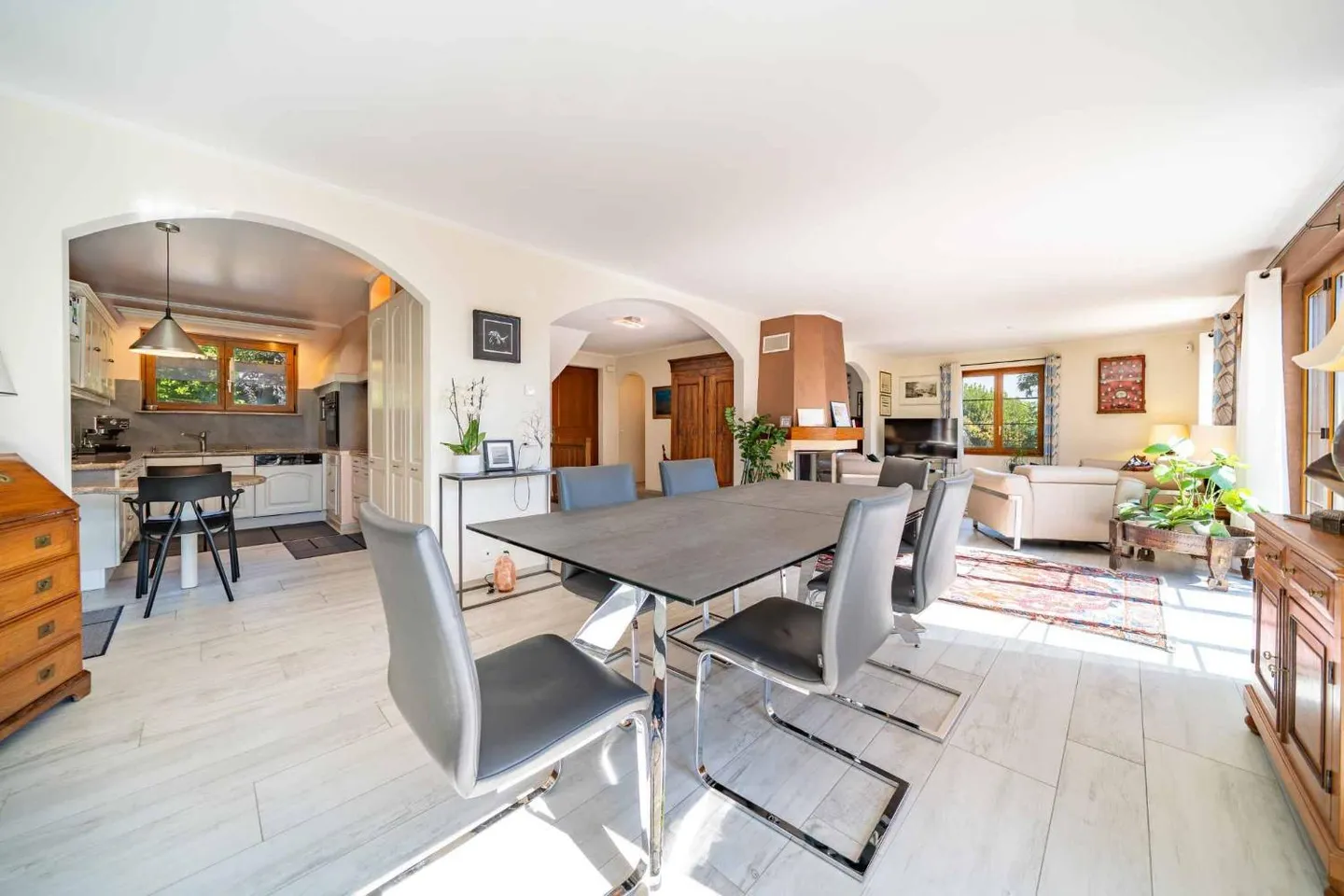 Magnifica villa singola con 6,5 camere, terrazze e giardino - Foto 3 di 12