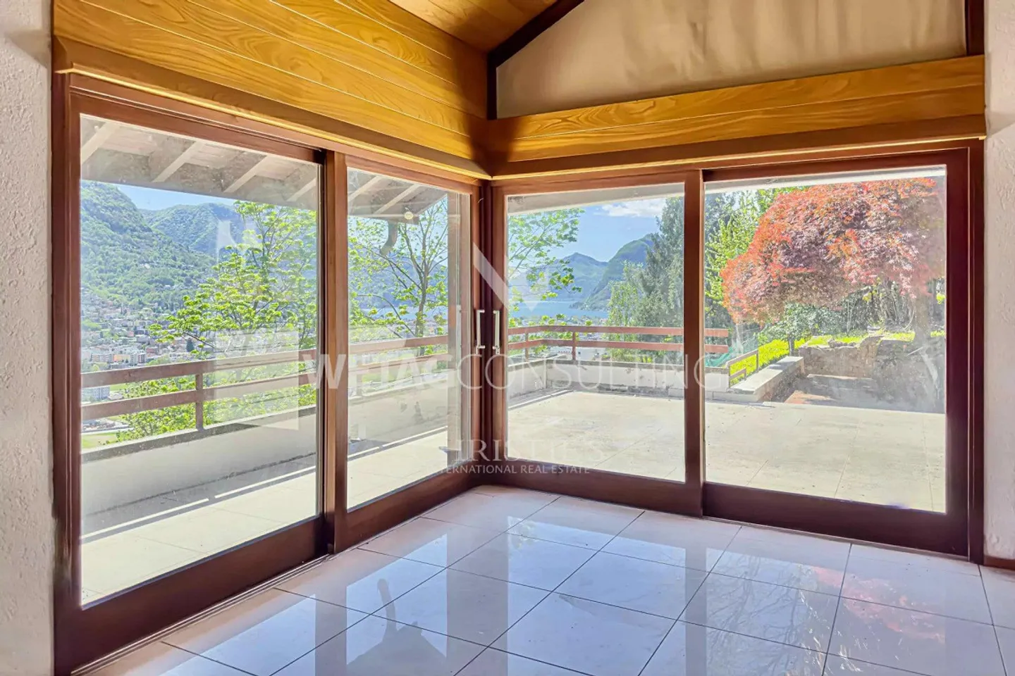 Lugano-Canobbio: villa in vendita con piscina e vista sul lago di Lugano... - Foto 7 di 13