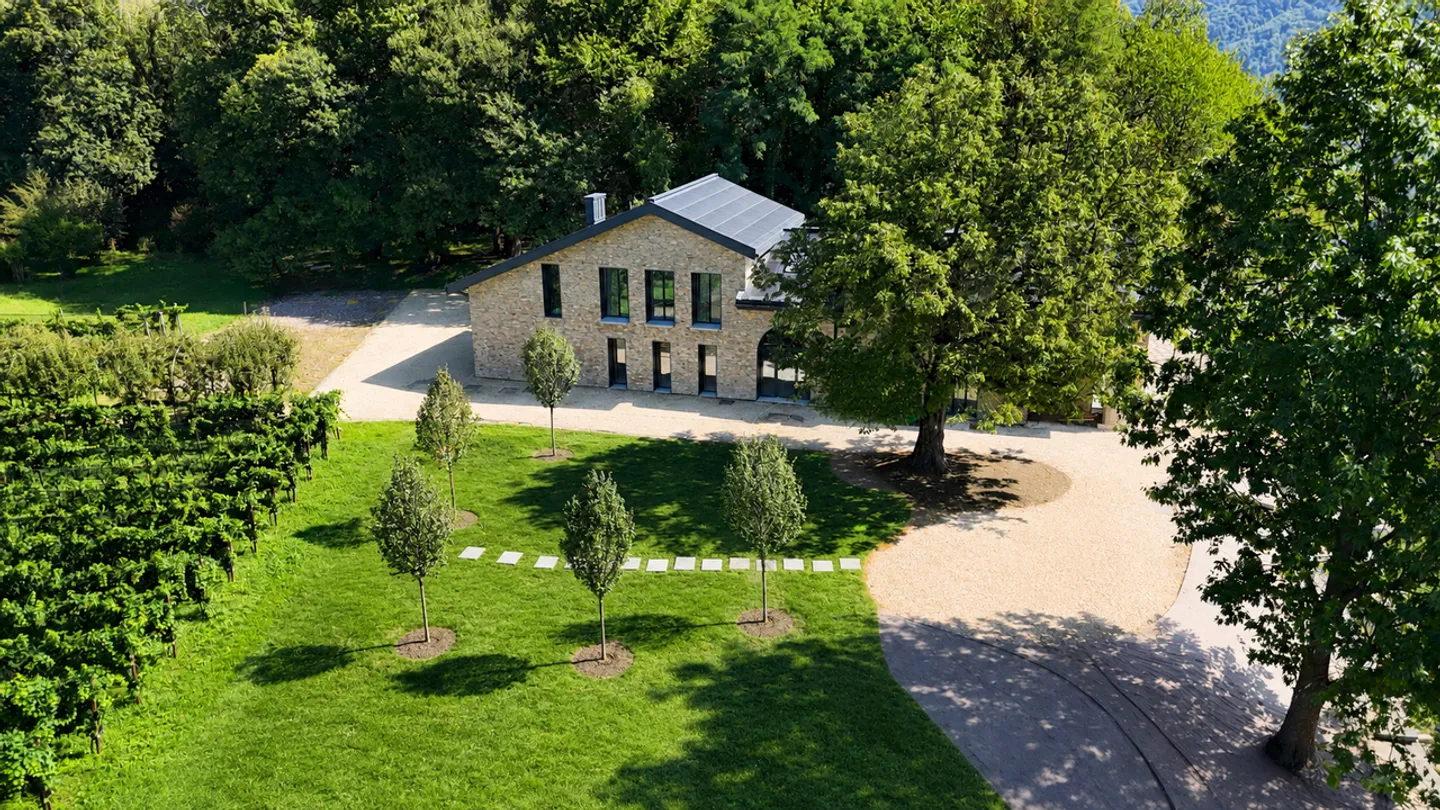 Exklusive Villa umgeben von Weinbergen mit offenem Blick auf den See - Foto 3 von 6