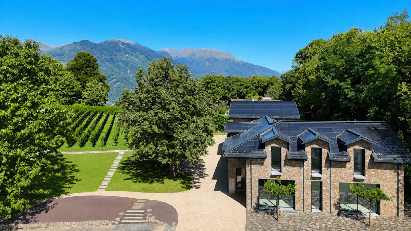 Exklusive Villa umgeben von Weinbergen mit offenem Blick auf den See - Foto 5 von 6