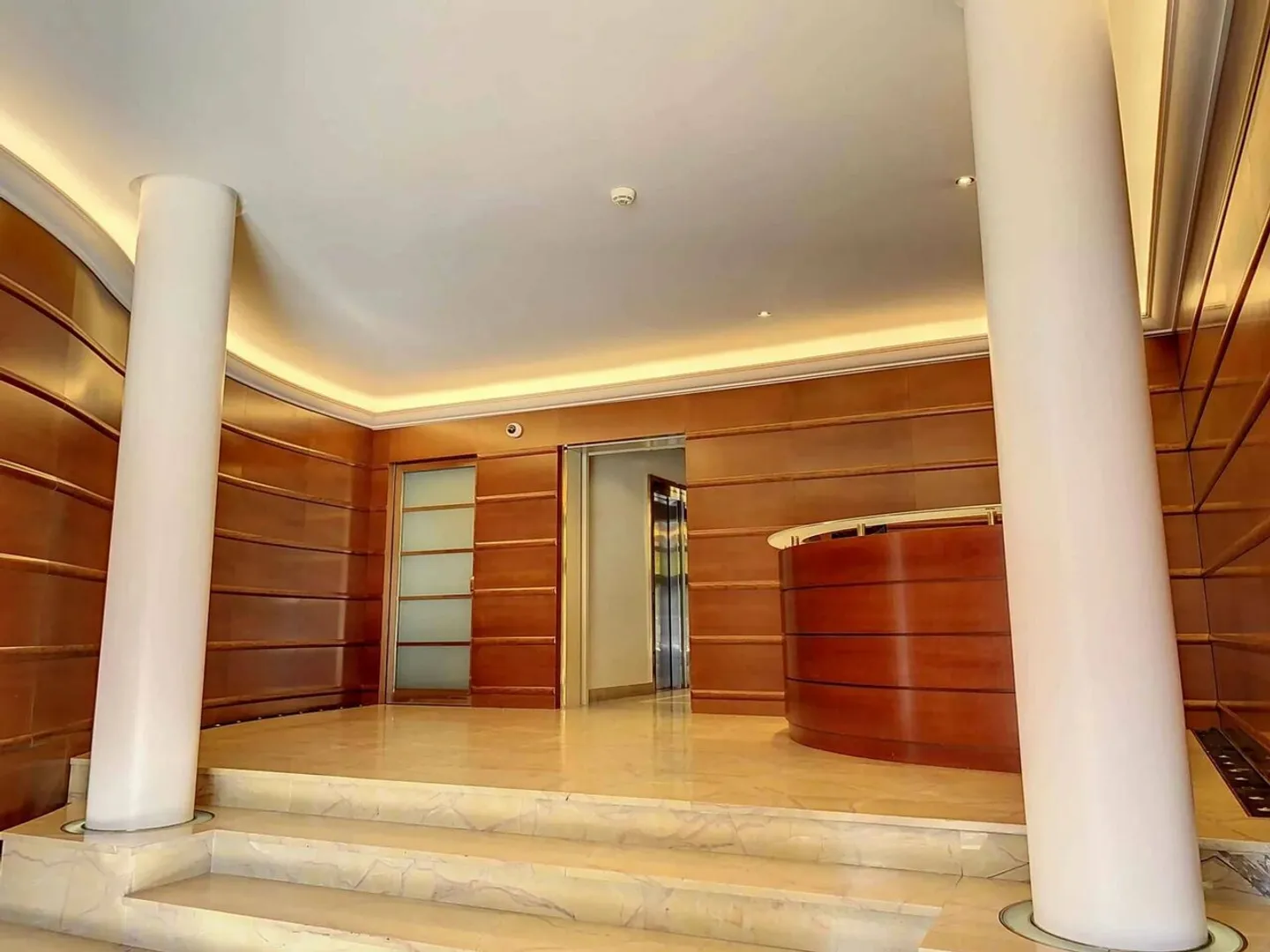 Superfici amministrative eccezionali in attico con terrazza privata - Foto 2 di 13