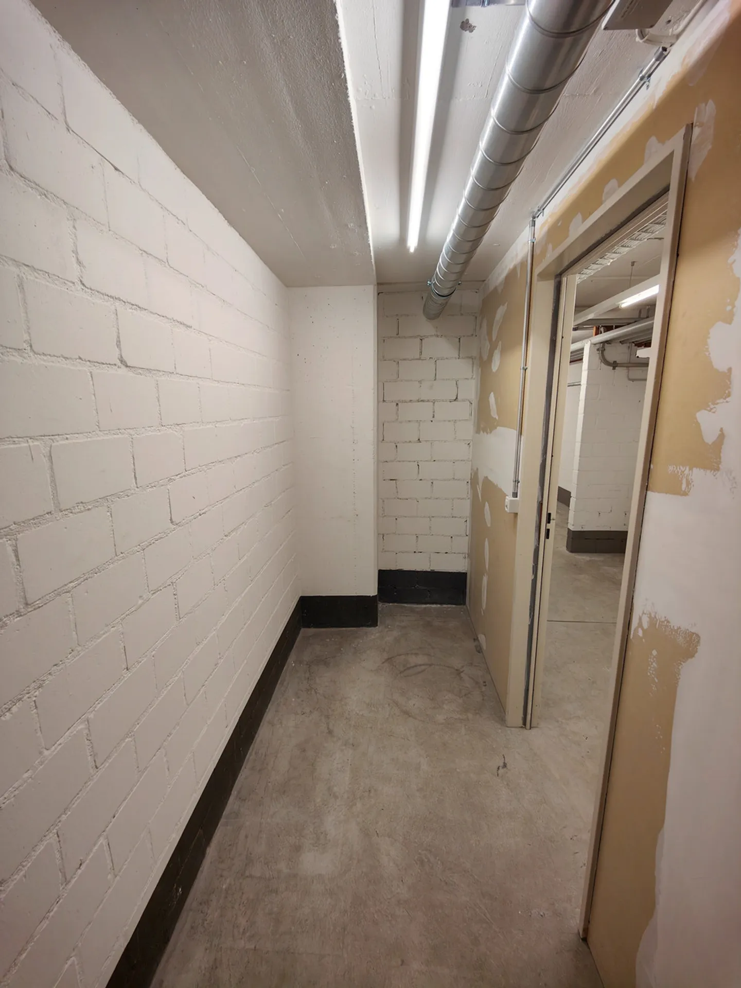 5m2 Salle de stockage Zurich District 7 - 5m2 Witikonerstrasse 15 - Photo 4 sur 7