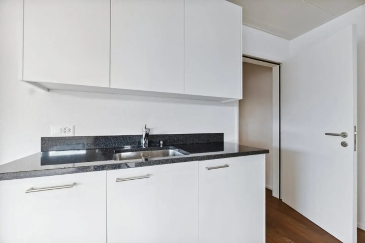 Recherche d'un nouveau locataire pour un espace de bureau lumineux et central - Photo 1 sur 6