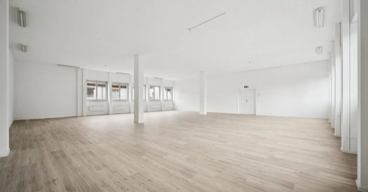 Posizione centrale a Dietikon: Spazio commerciale luminoso di 200 m² per attività silenziosa - Foto 1 di 1