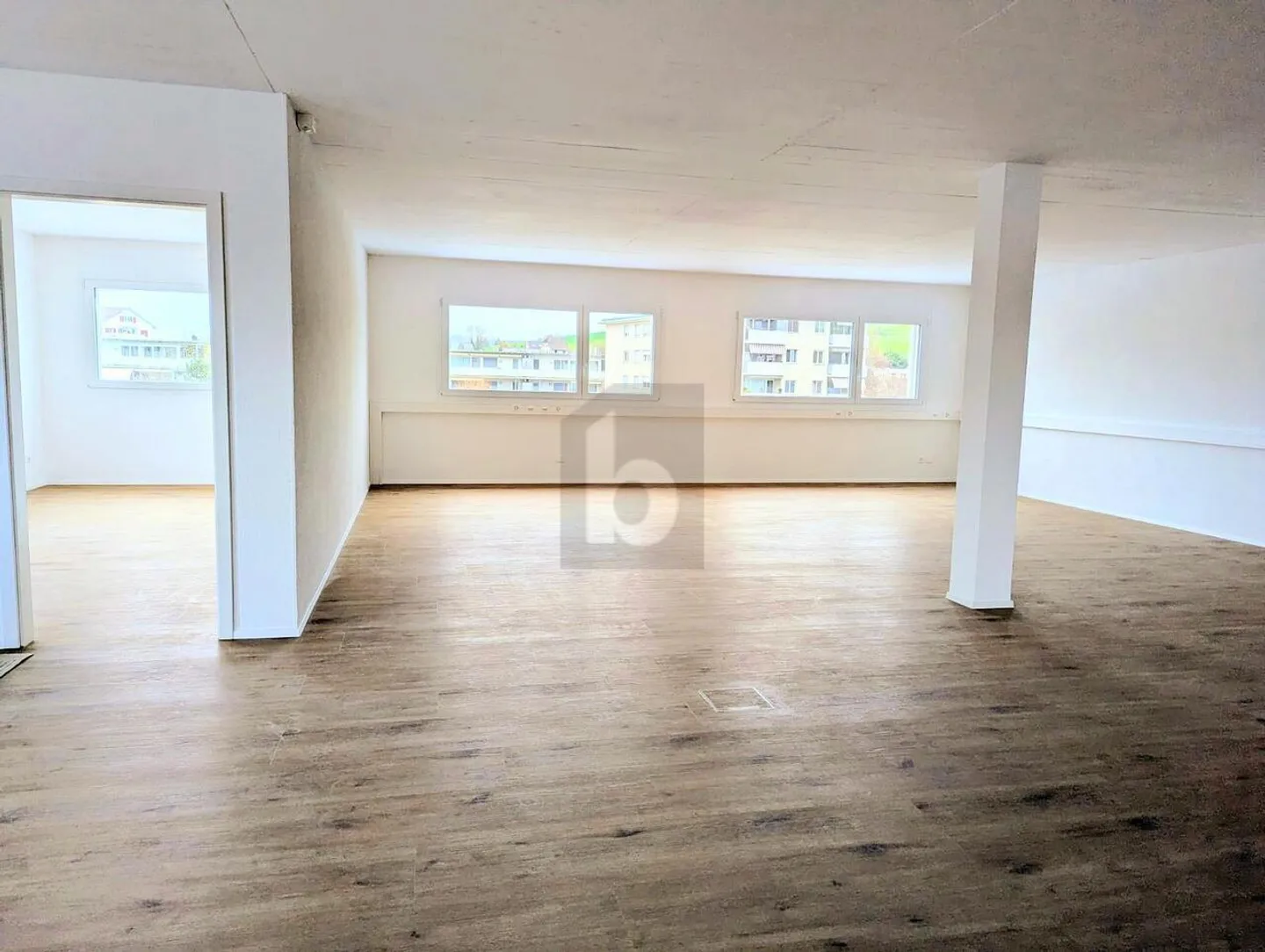 MODERN UND GROSSZÜGIG - Foto 1 von 6