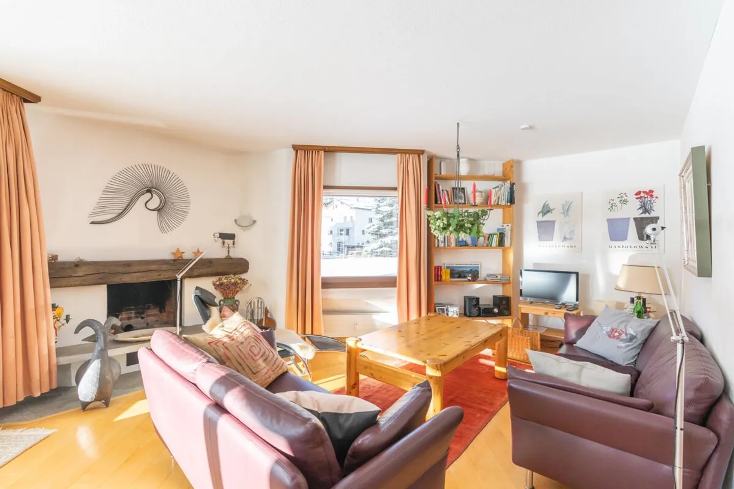 Cozy 3.5-room apartment nestled in beautiful Celerina - Photo 2 of 5