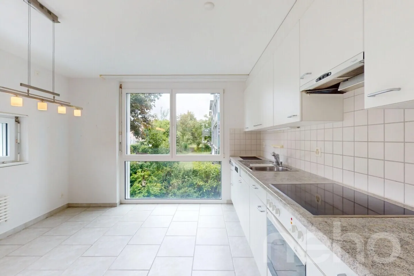 Appartement 4.5 pièces avec un environnement de vie lumineux et un balcon de 25 m2 - Photo 11 sur 13