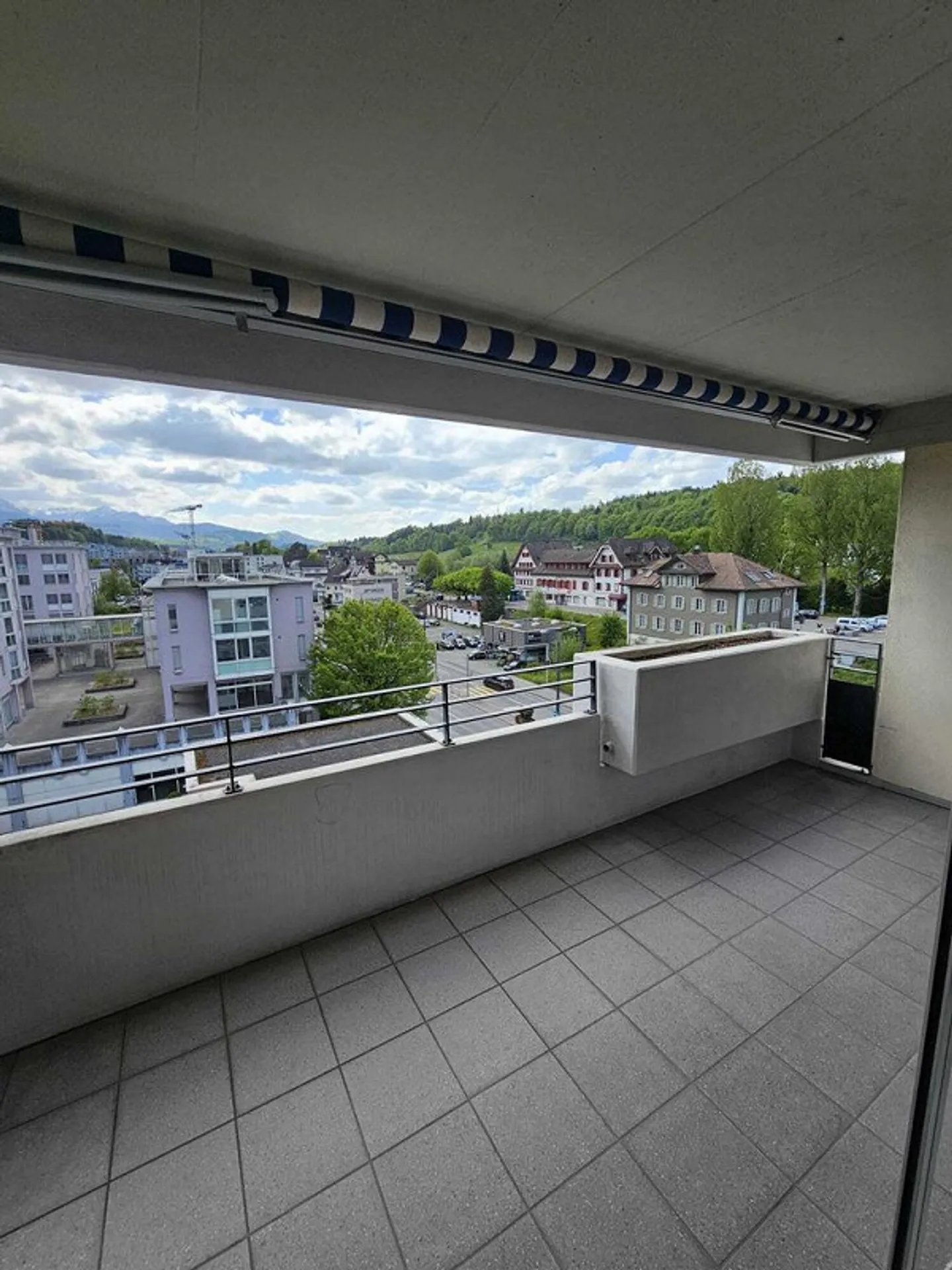 Appartement familial de 4,5 pièces à Ebikon - Photo 2 sur 11