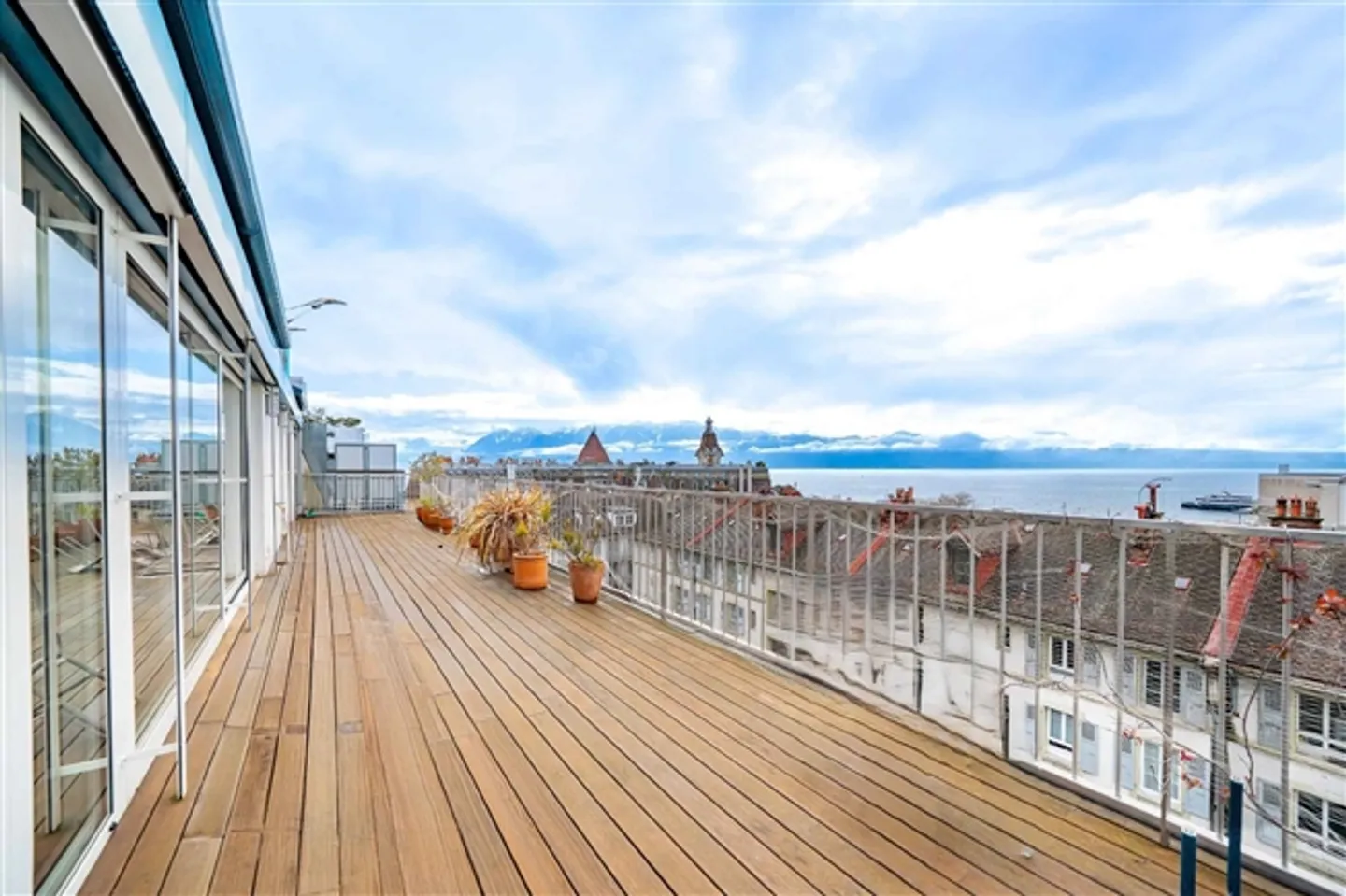 Luxuswohnung mit Seeblick - Foto 1 von 13