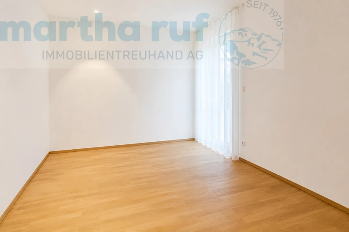Im Zentrum gelegene, helle 4.5- Zimmer Wohnung mit Lift - Foto 5 von 11