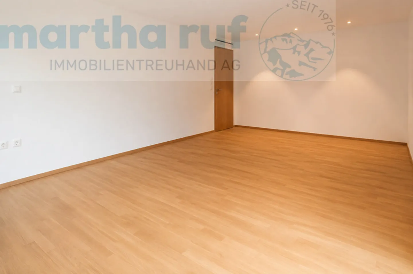 Im Zentrum gelegene, helle 4.5- Zimmer Wohnung mit Lift - Foto 7 von 11