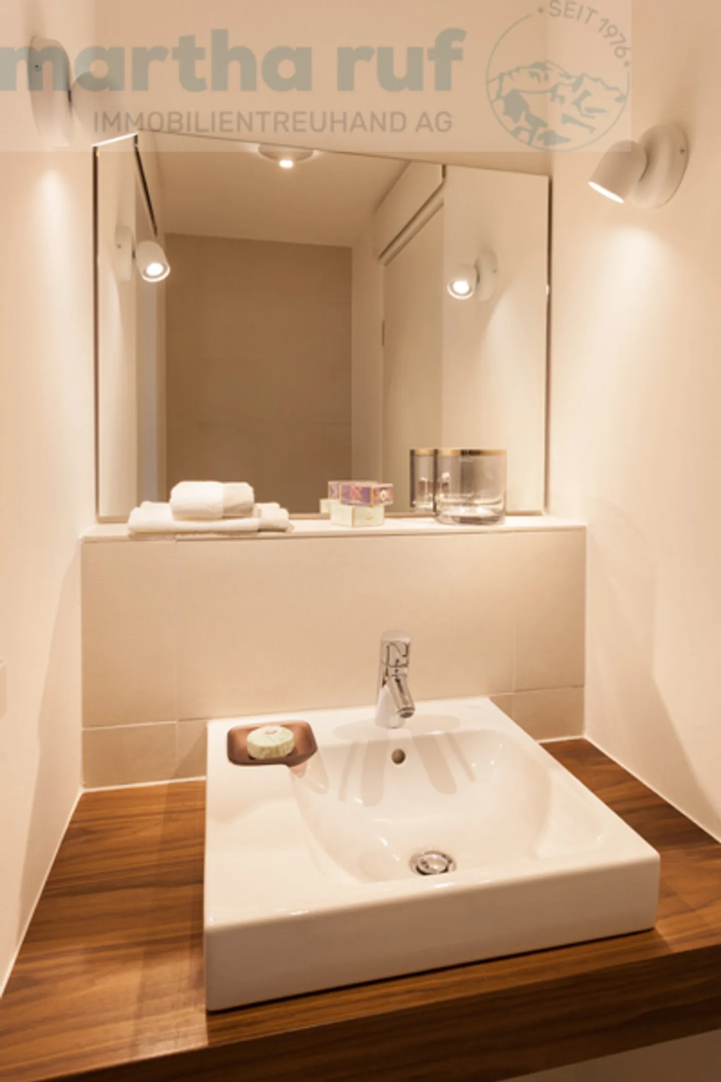 Im Zentrum gelegene, helle 4.5- Zimmer Wohnung mit Lift - Foto 9 von 11