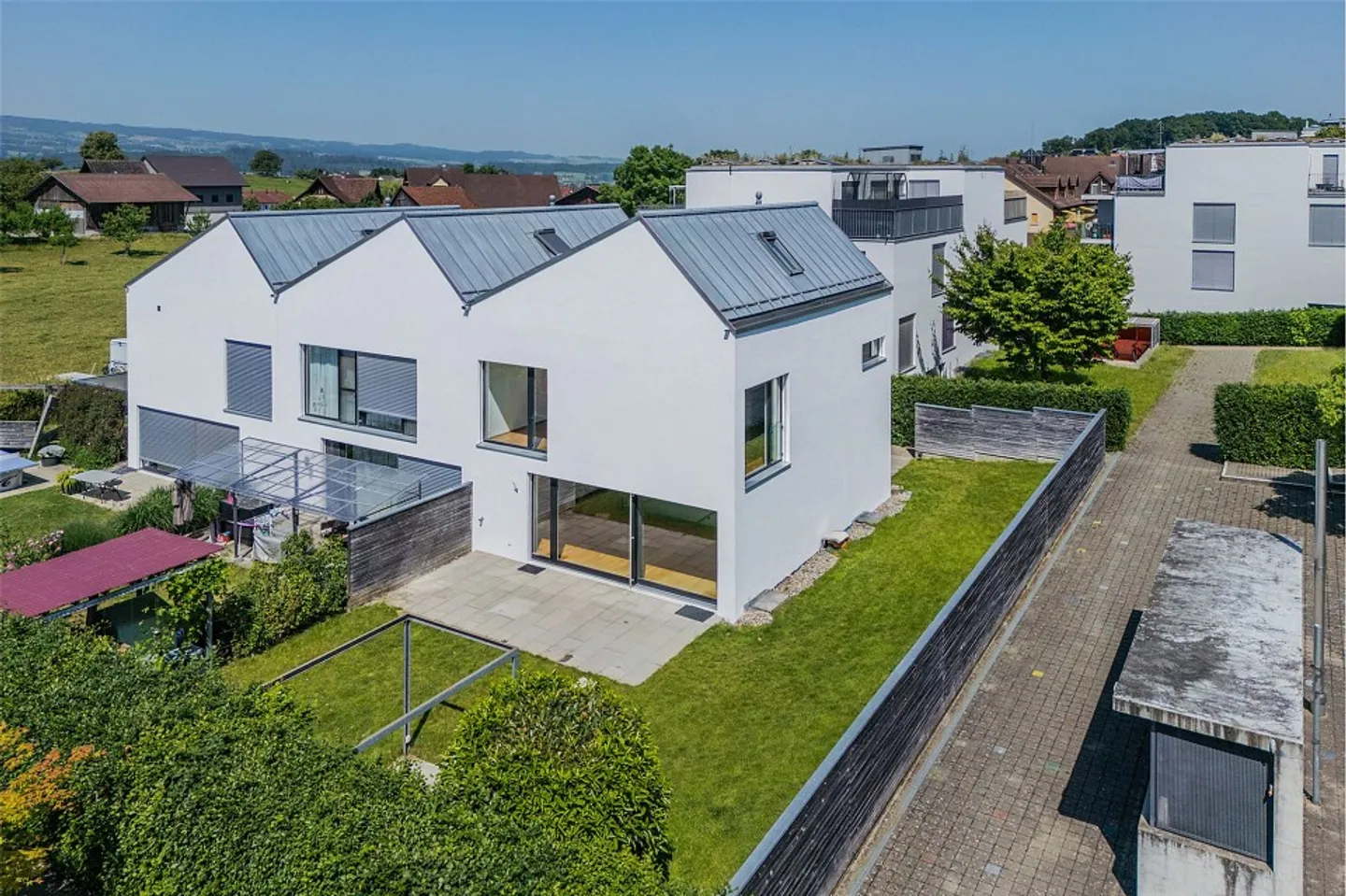 PLUS DE 200 m² D'ESPACE CONFORTABLE ET LUMINEUX POUR TOUTE LA FAMILLE - Photo 1 sur 1