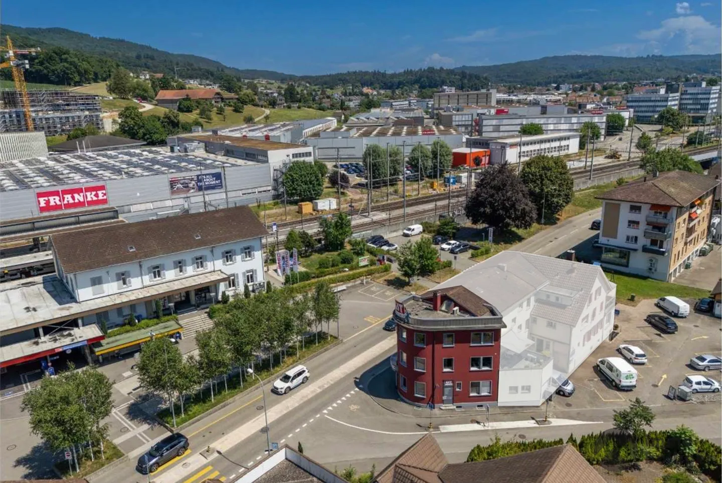 Visibile. Centrale. Versatile: Il tuo nuovo edificio commerciale ad Aarburg - Foto 1 di 13