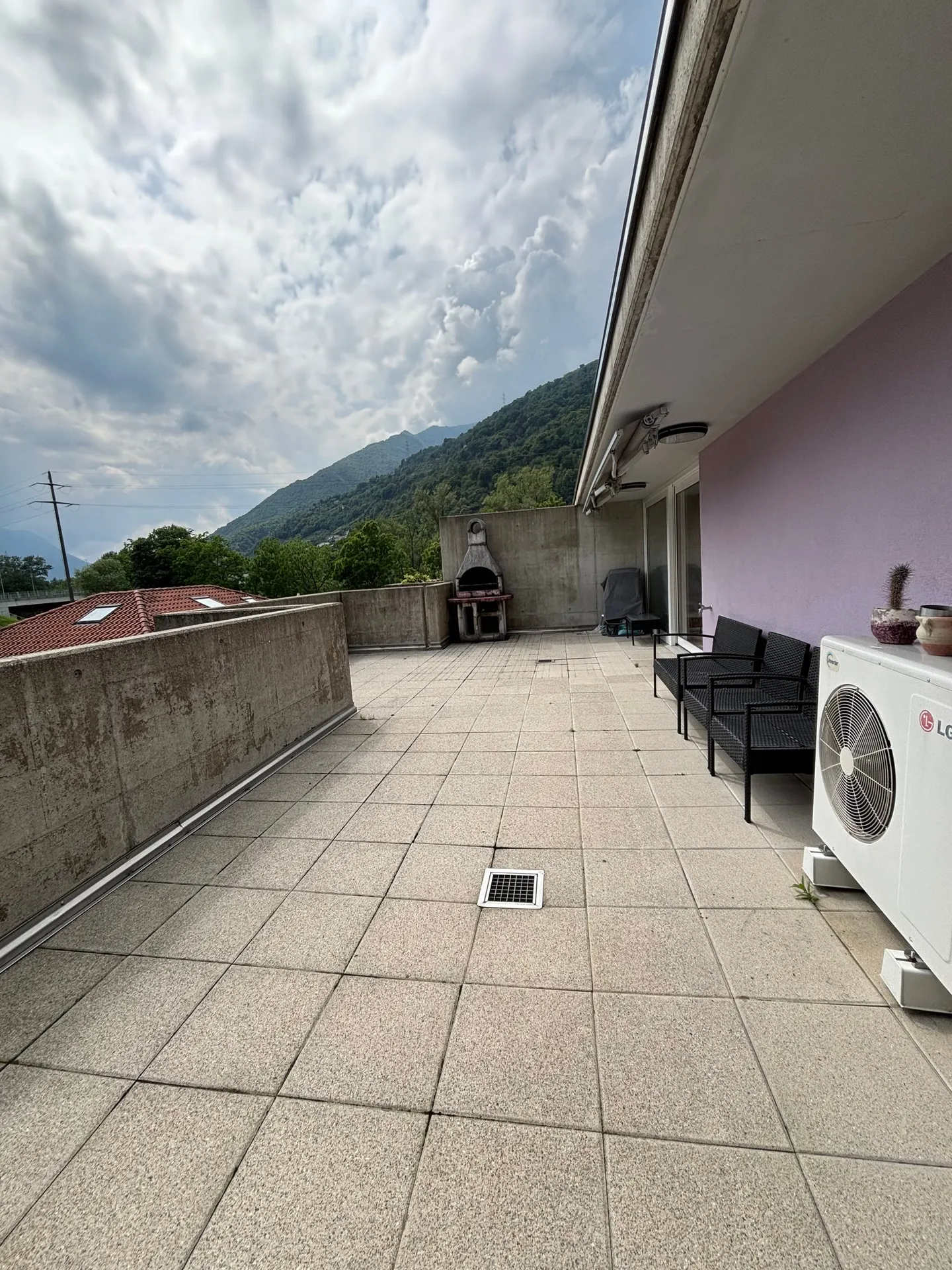 Duplex elegante 5.5 a Bellinzona - zona residenziale tranquilla! - Foto 10 di 13