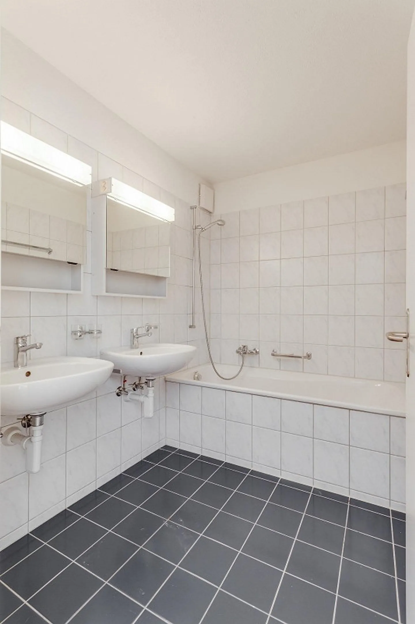 Rent without deposit! - Photo 5 of 6