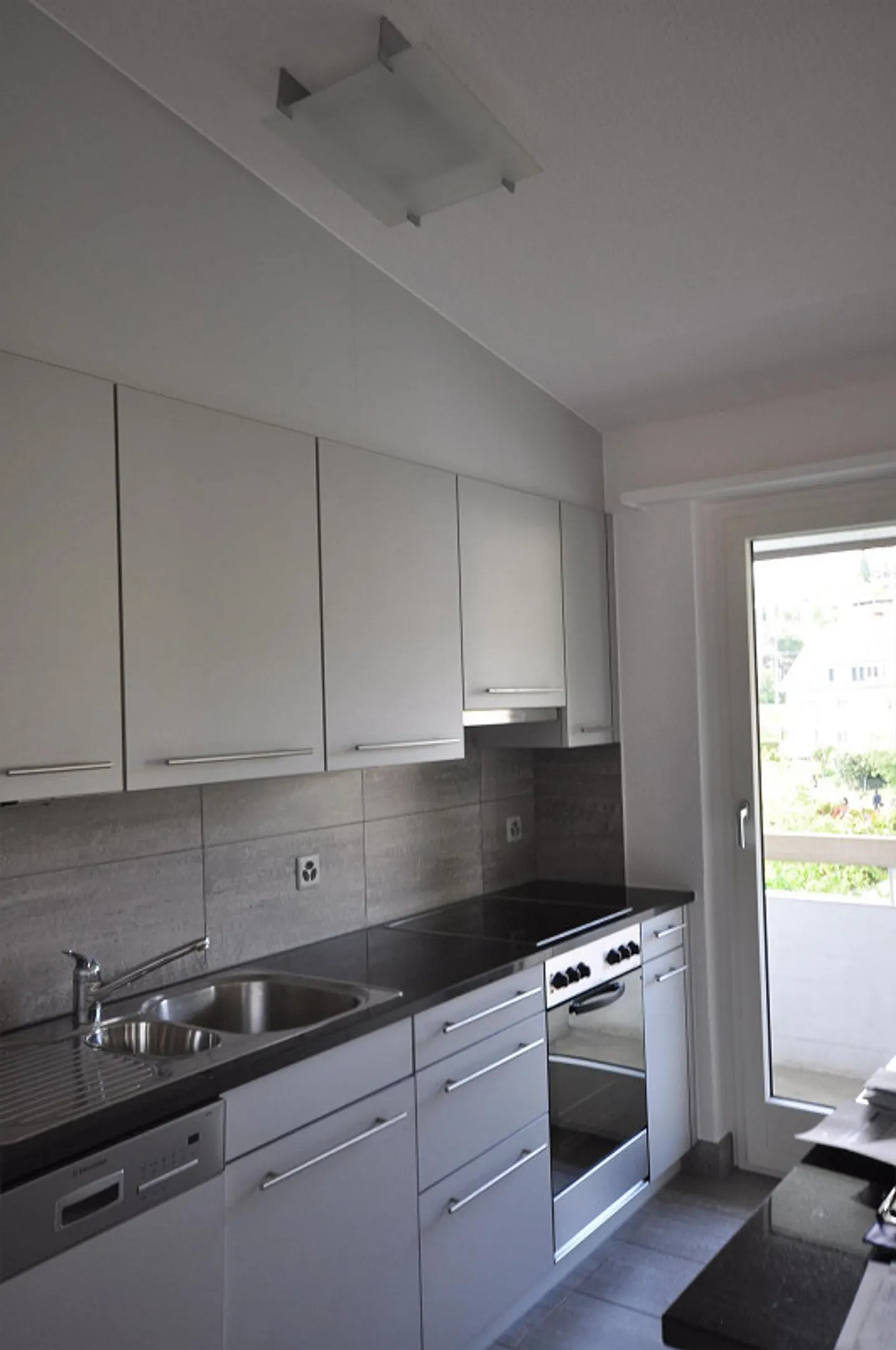 3.5 Room Apartment - Photo 2 of 3