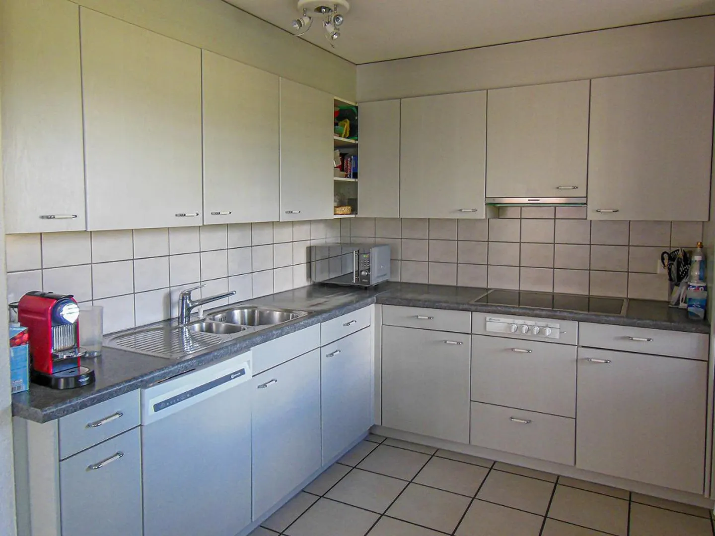 Casa residenziale con fienile in posizione idilliaca - Foto 4 di 14