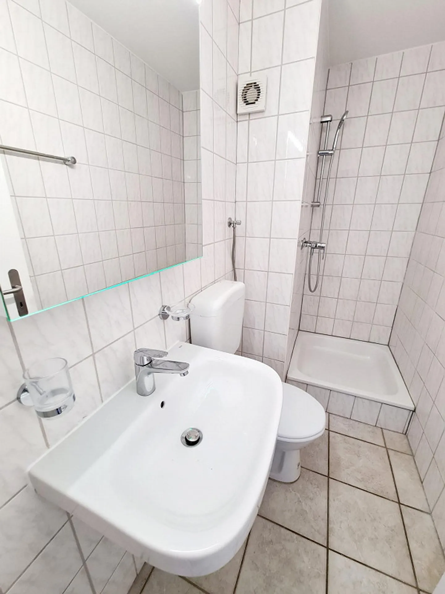 Moderno appartamento con 2 camere e balcone a Wil - Foto 5 di 7