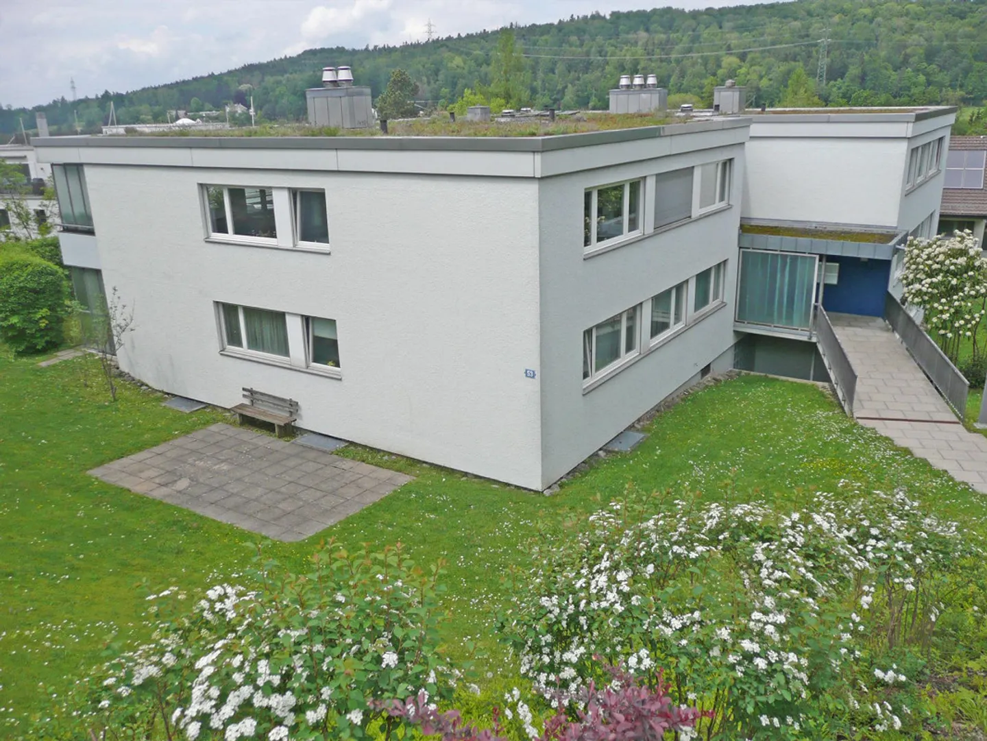 Le soleil brille ici - magnifique appartement dans la verdure vous attend! - Photo 2 sur 8
