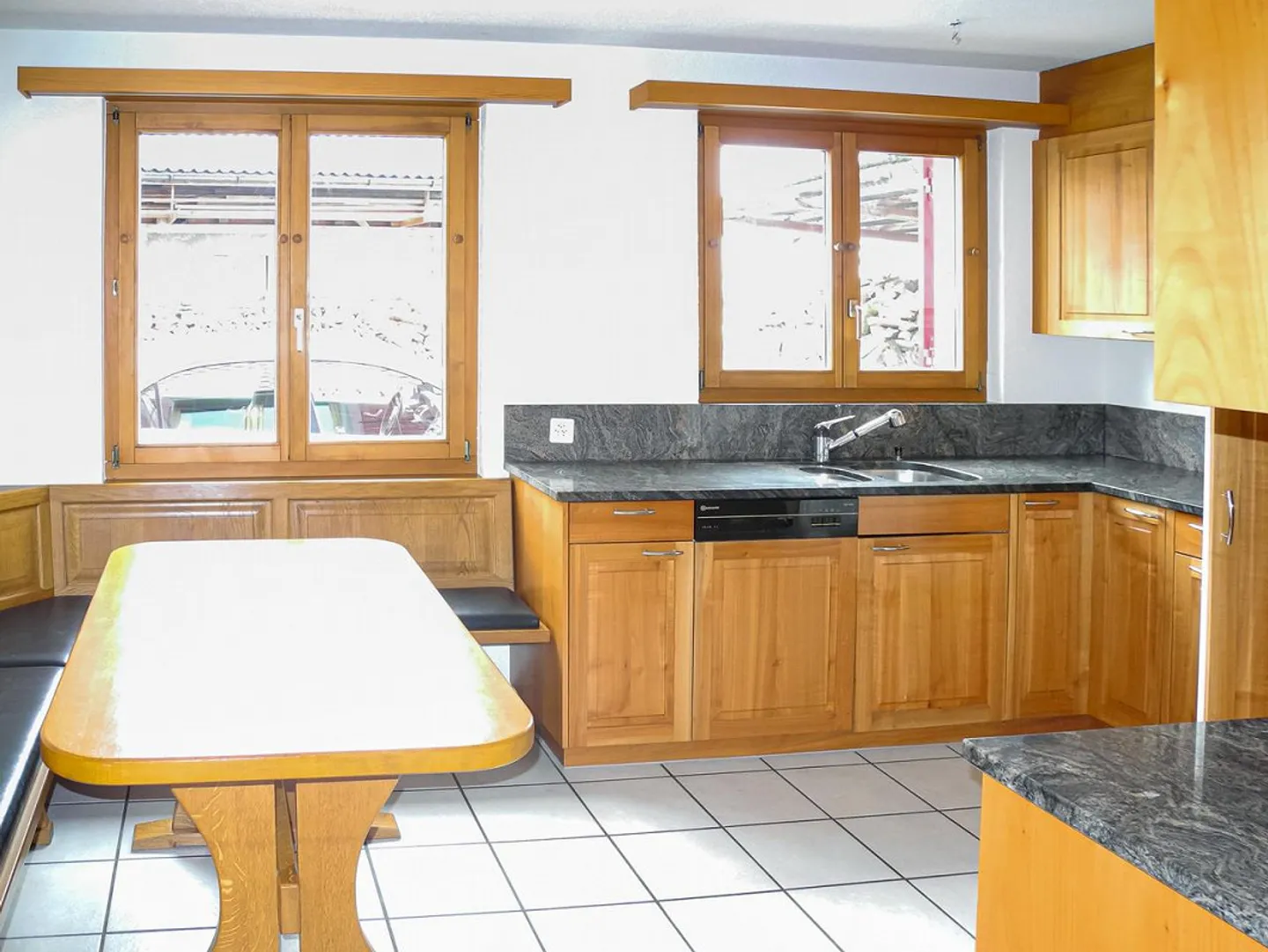 Casa residenziale con fienile in posizione idilliaca - Foto 7 di 14