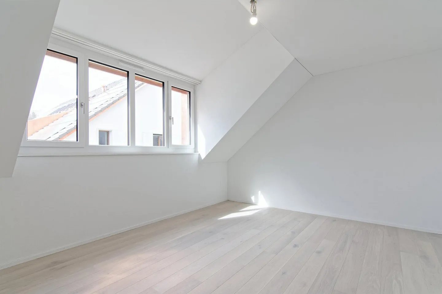 Appartement en attique attrayant de 4,5 pièces avec deux loggias - Photo 4 sur 11