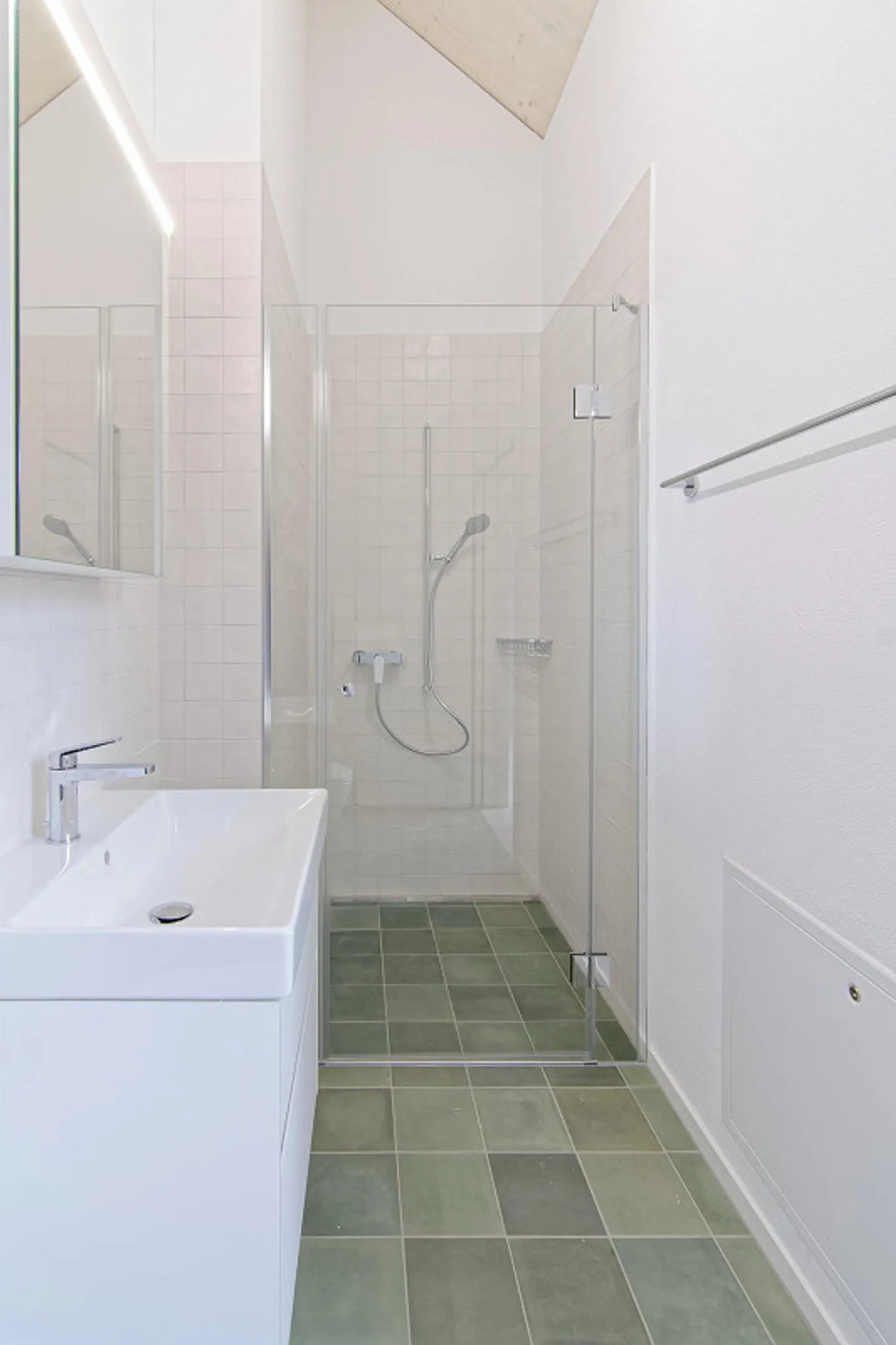 Appartement en attique attrayant de 4,5 pièces avec deux loggias - Photo 8 sur 11
