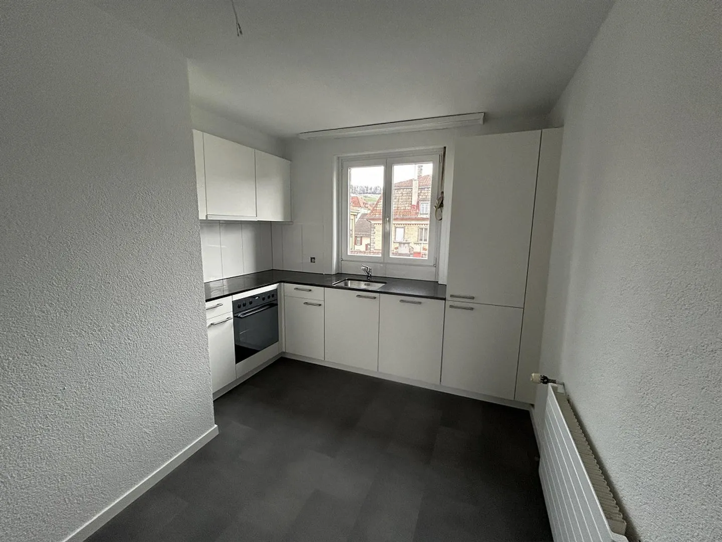 Bellissimo appartamento 4.5 stanze recentemente ristrutturato - Foto 2 di 11