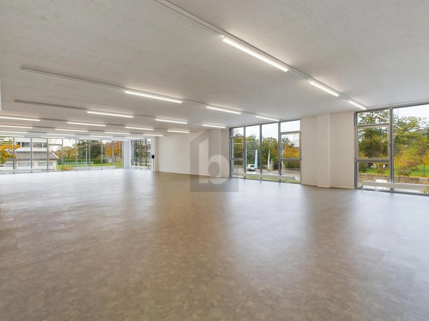 ACCESSIBLE OPTIMALEMENT, LUMINEUX ET SPACIEUX - Photo 3 sur 6