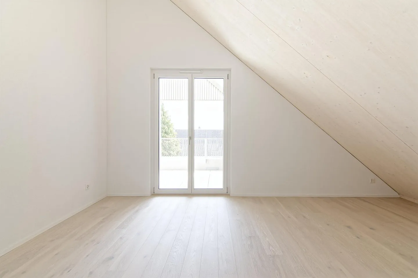 Appartement en attique attrayant de 4,5 pièces avec deux loggias - Photo 9 sur 11