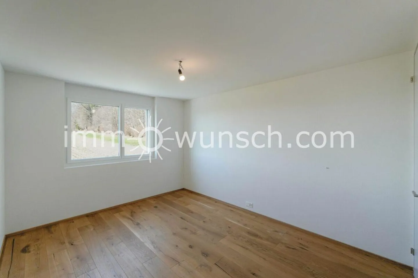 Modern 3½ room apartment, partially glazed balcony, magnificent distant view - Photo 9 of 11